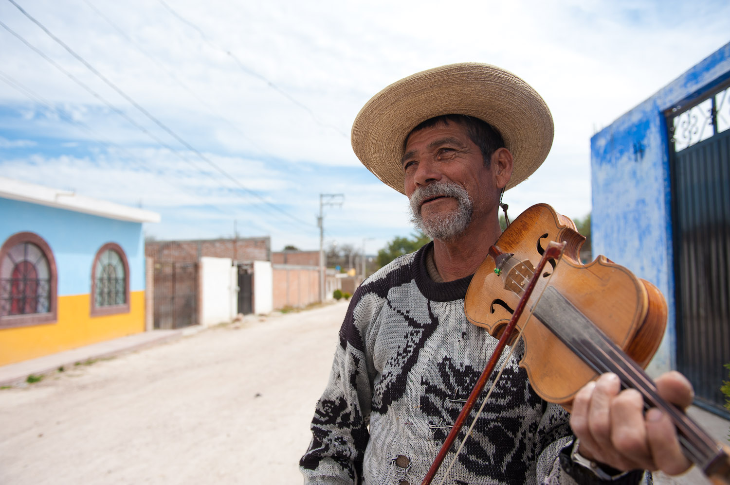 Violinist by Winnipeg travel photographer